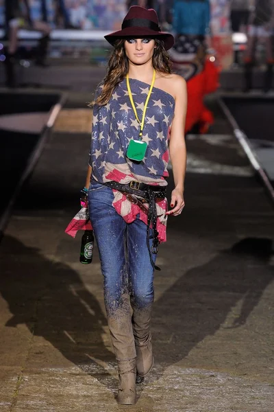 Look 11